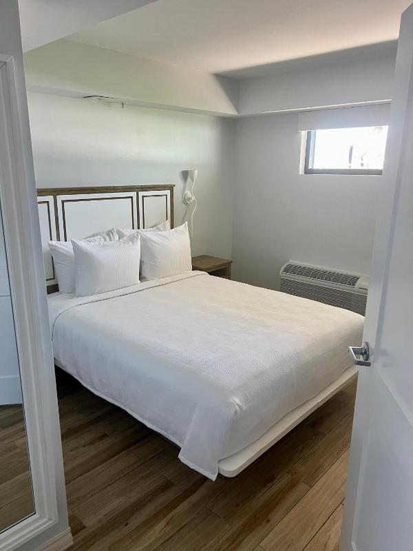 Queen Suite with Two Queen Beds and Sofa Bed - Roll-In Shower/Mobility Accessible/Ground Floor image 2