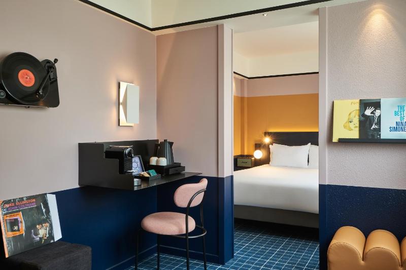 Junior Suite with One Double Bed image 3