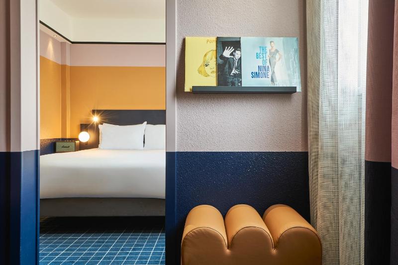 Junior Suite with One Double Bed image 4