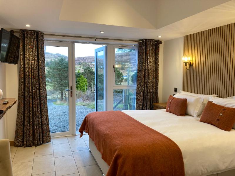 Superior King Room image 4