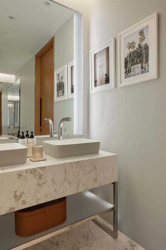 Breaking Waves One-Bedroom Suite with Sea view and Terrace image 1