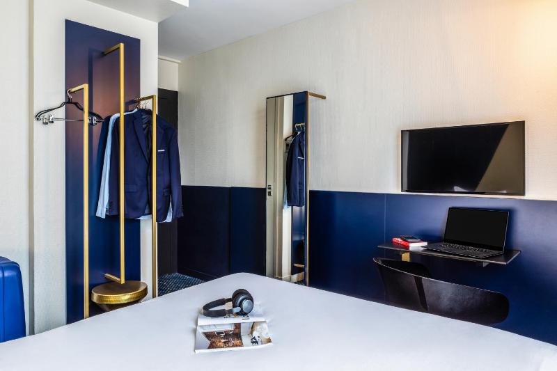 Standard Double Room image 3