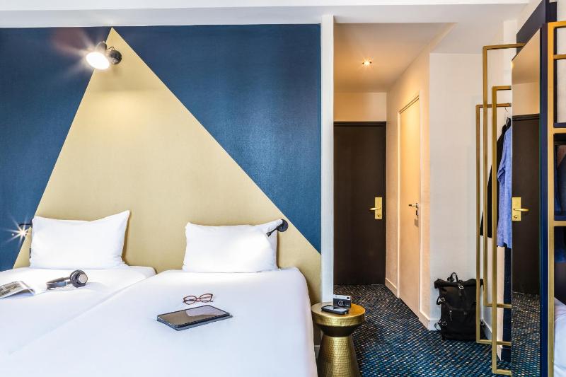 Standard Twin Room image 2