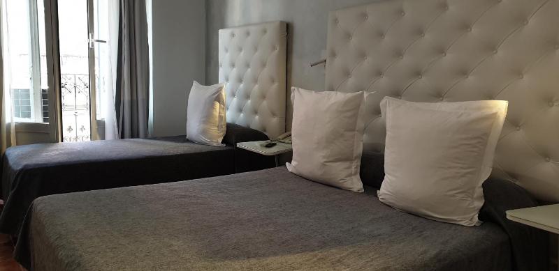 Family Room with Parking image 3