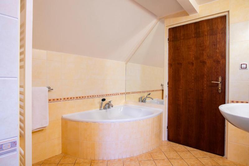 Deluxe Double Room with Bath image 3