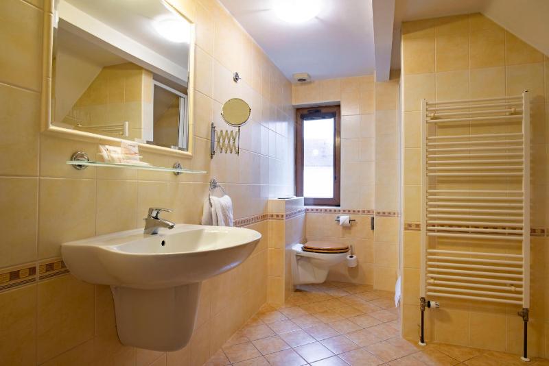 Deluxe Double Room with Bath image 2
