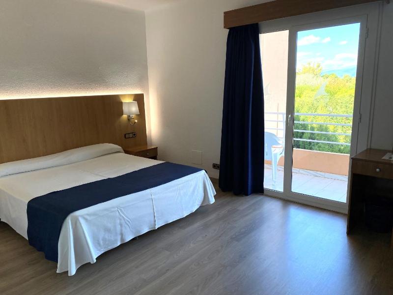 Double or Twin Room image 3