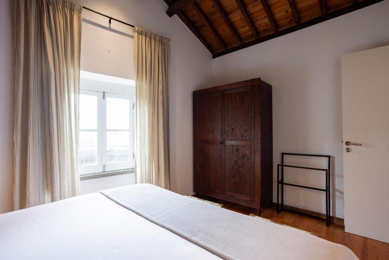 One-Bedroom Apartment image 4