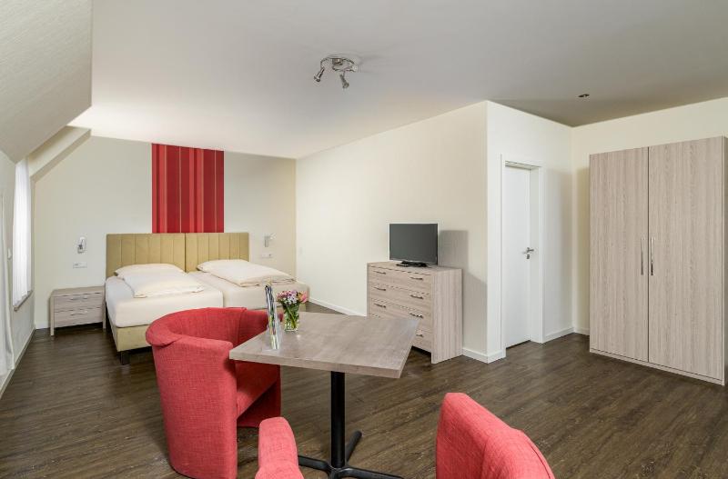 Large Twin Room image 2