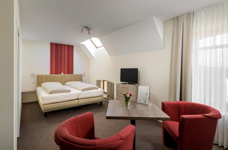 Single Room image 3