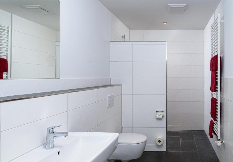 Large Double Room image 1