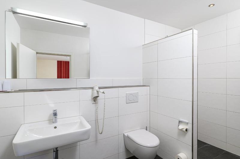 Deluxe Room image 2