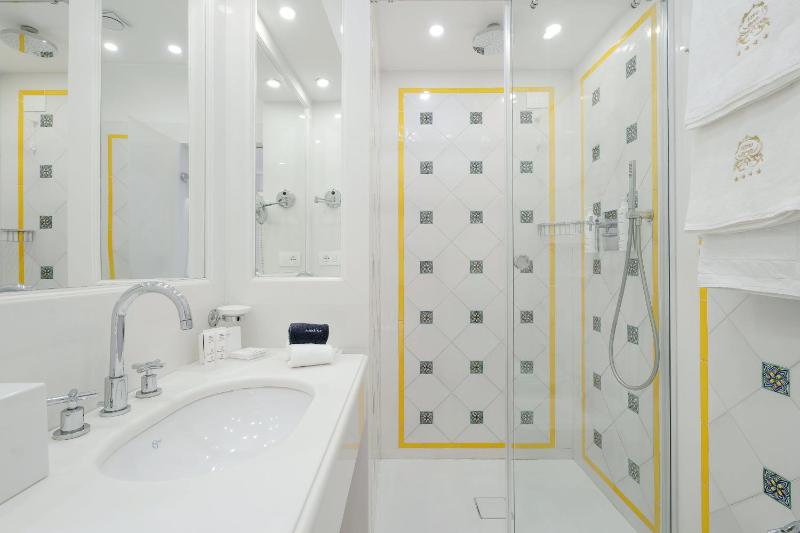 Double or Twin Room with Garden View image 4