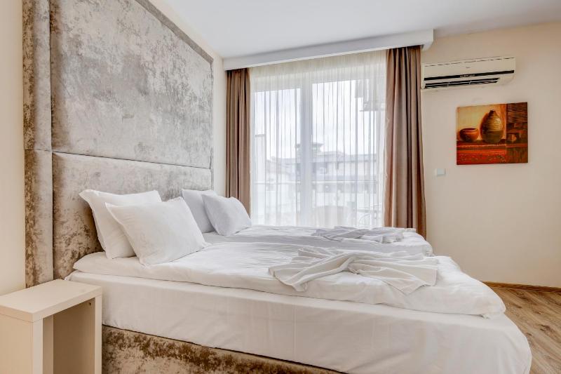 Standard Double Room with Two Double Beds image 1