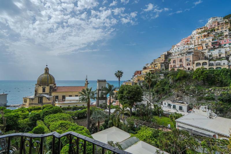 Deluxe Double Room with Sea View image 4