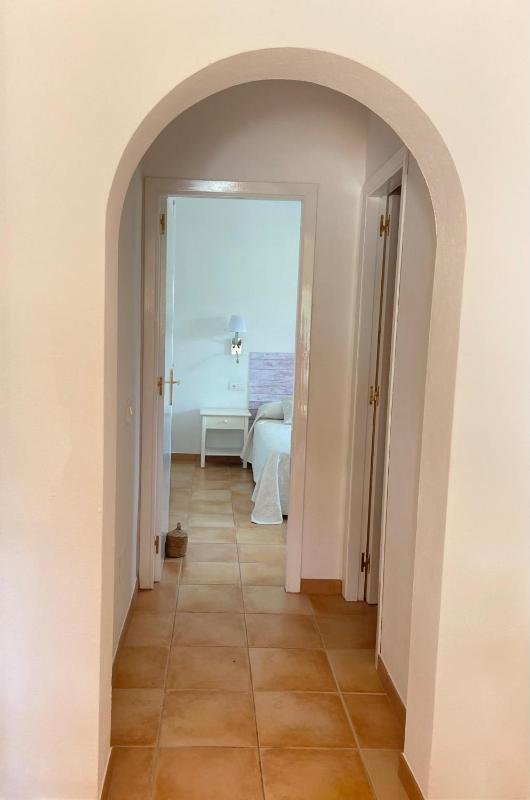 One-Bedroom Apartment image 2