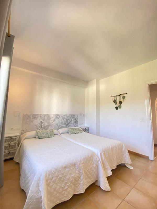 One-Bedroom Apartment image 3