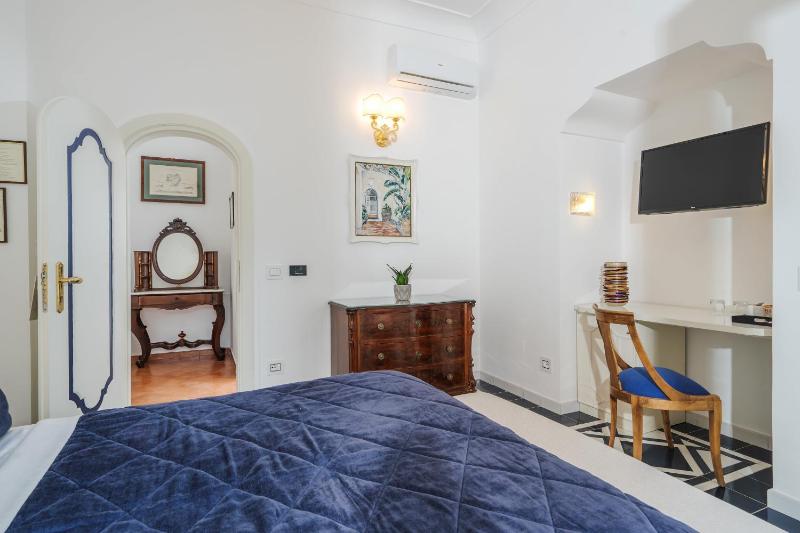 Double Room image 4