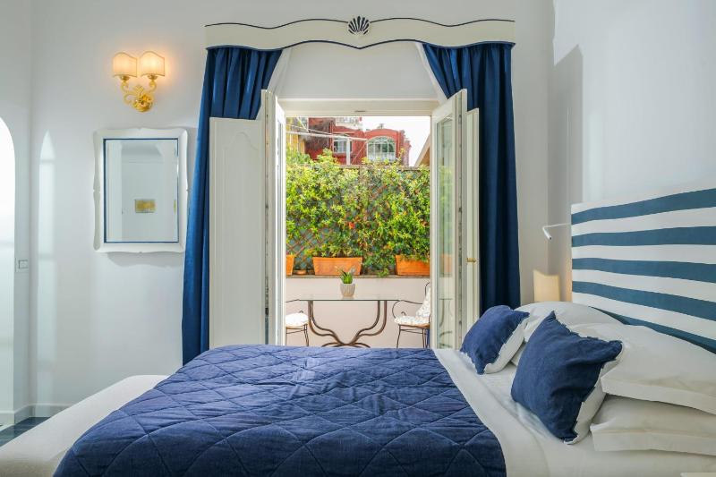 Double Room image 3
