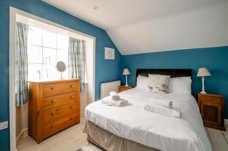 10 Hertford Place Aldeburgh Prominent position very close to the beach and town centre Managed by Aldeburgh Coastal Cottages - image 20