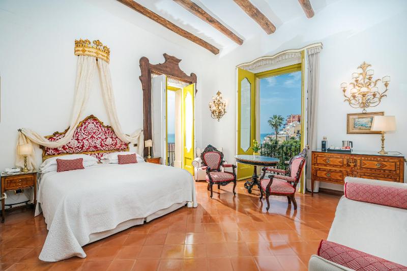 Deluxe Suite with Sea View image 1