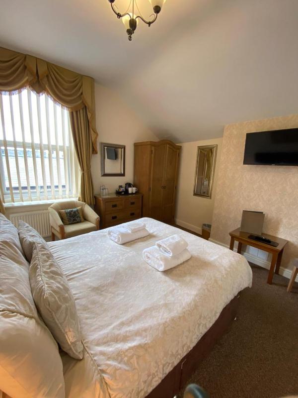 Double Room image 3