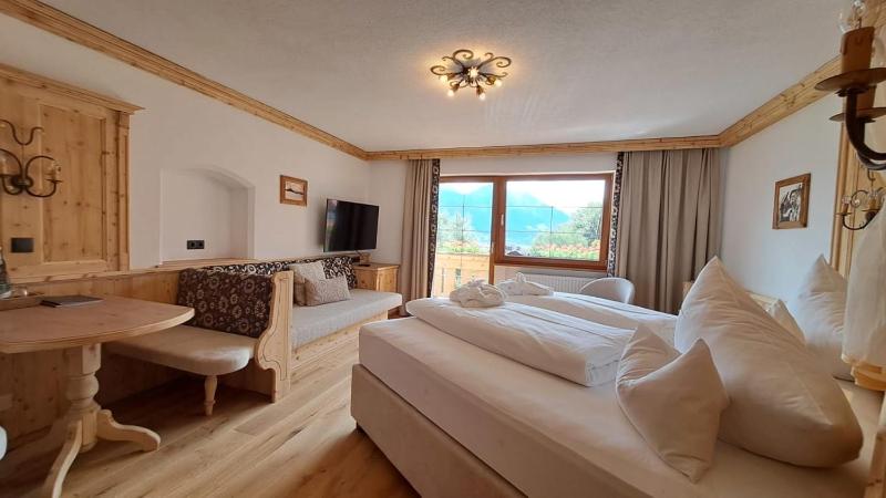 Double Room with Balcony image 1