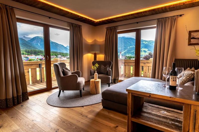Suite with Balcony image 4