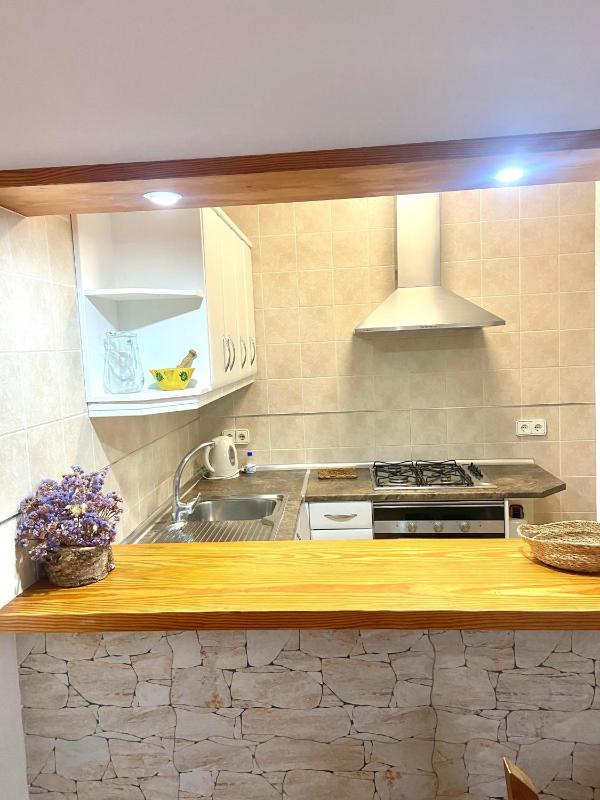 One-Bedroom Apartment image 4