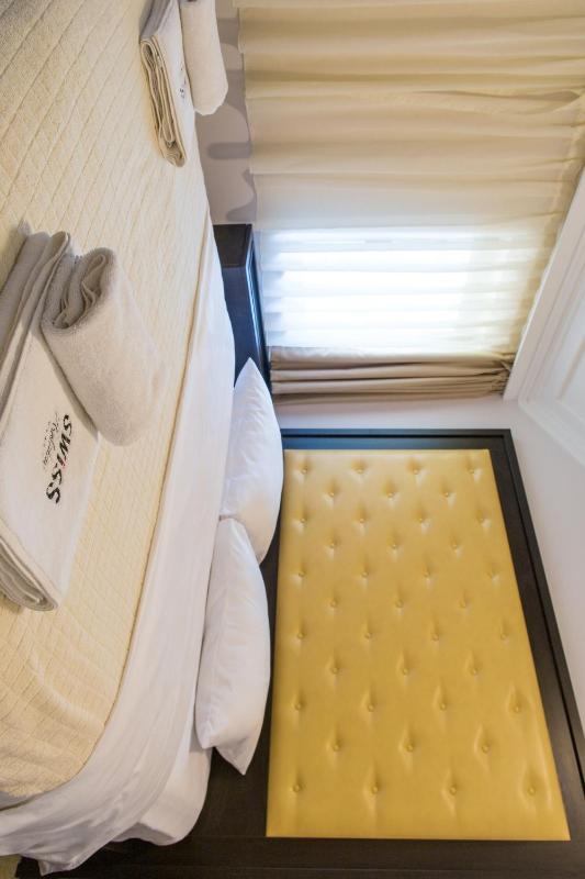 One-Bedroom Apartment image 2