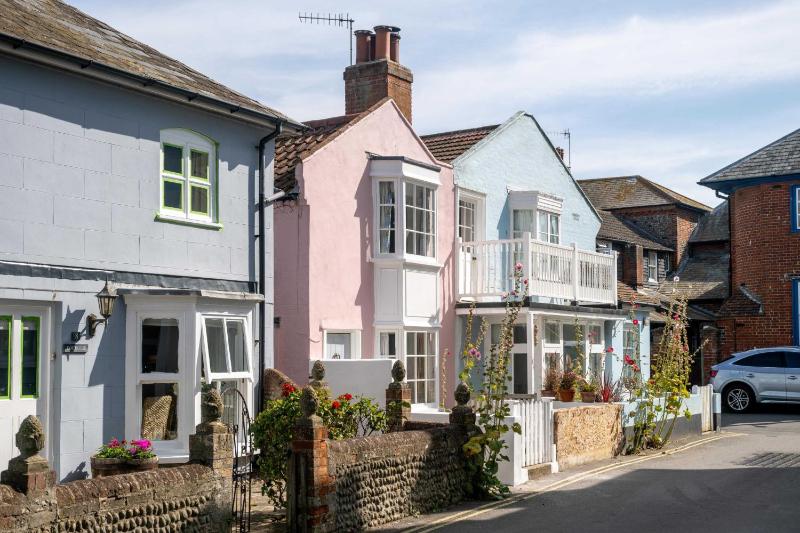 10 Hertford Place Aldeburgh Prominent position very close to the beach and town centre Managed by Aldeburgh Coastal Cottages - image 6