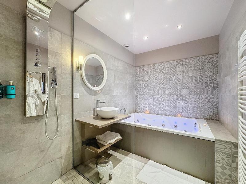 One-Bedroom Apartment image 2