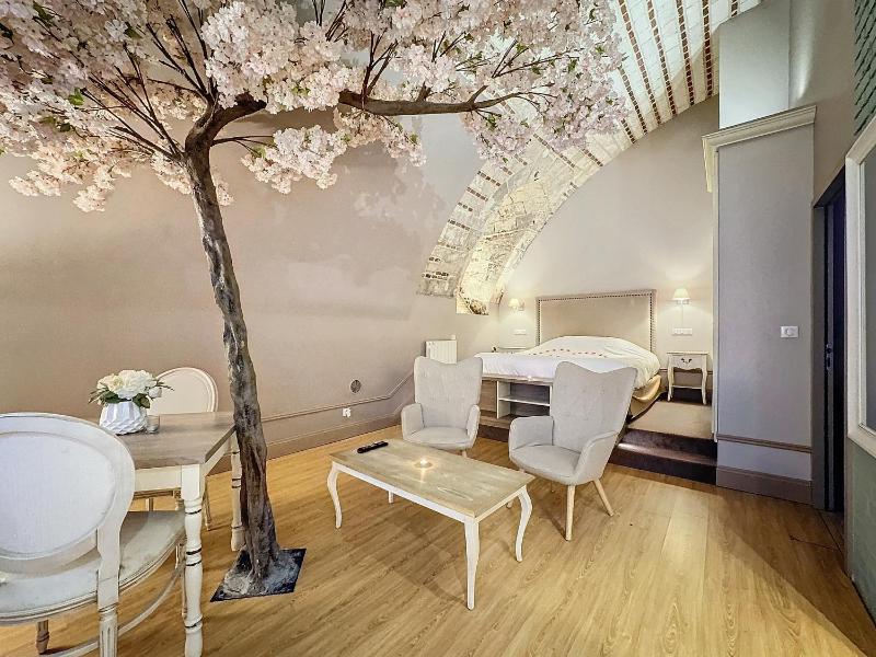 One-Bedroom Apartment image 1