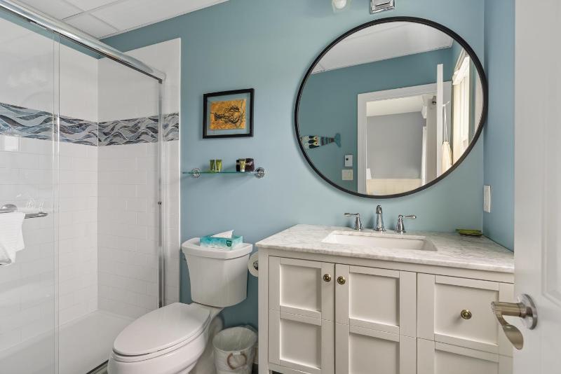 Carriage House Queen Waterview image 2