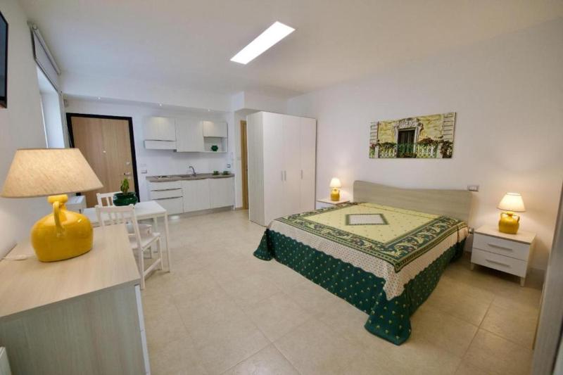 Deluxe Double Room image 2
