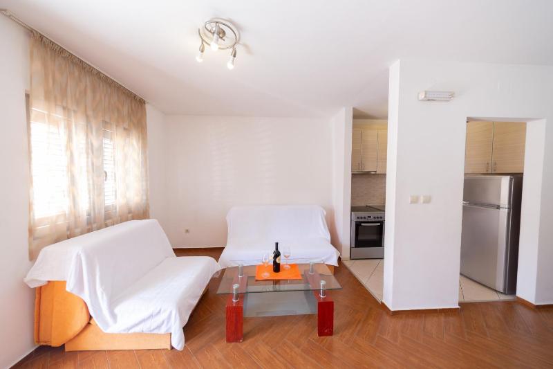 One-Bedroom Apartment image 3