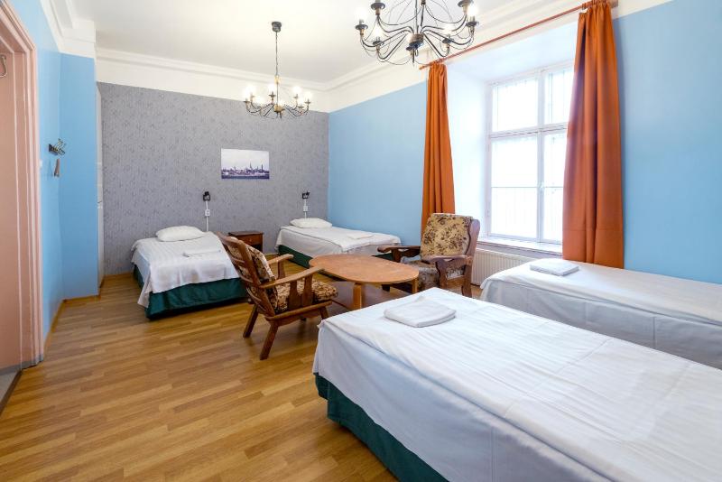 Quadruple Room with Shared Bathroom image 4