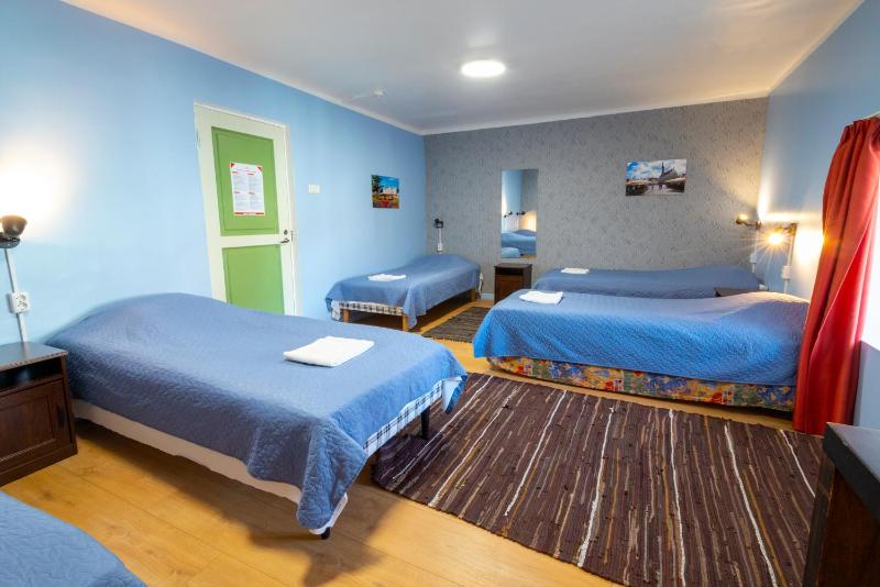 Quadruple Room with Shared Bathroom image 3