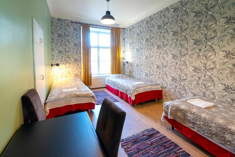 Triple Room with Shared Bathroom image 3