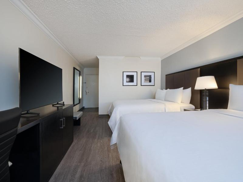 Standard Room with Two Queen Beds image 4