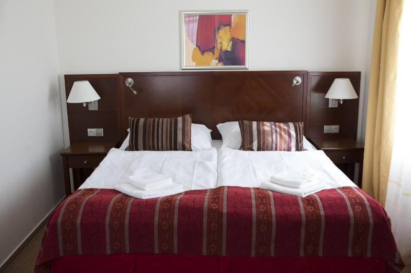 Standard Triple Room image 1