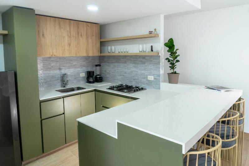 Apartamento 3 hab con parqueadero - Primer piso con piscina ideal estancias largas y clínicas - image 5