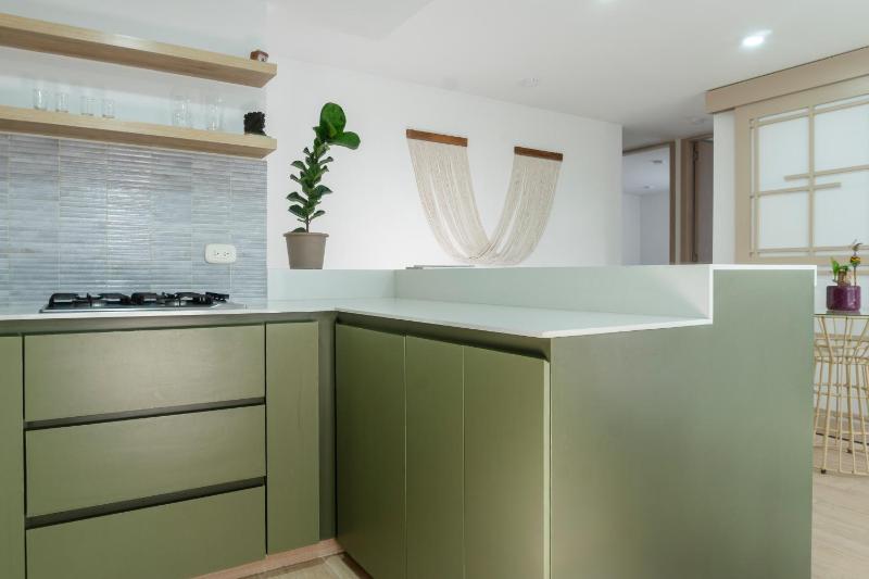 Apartamento 3 hab con parqueadero - Primer piso con piscina ideal estancias largas y clínicas - image 18