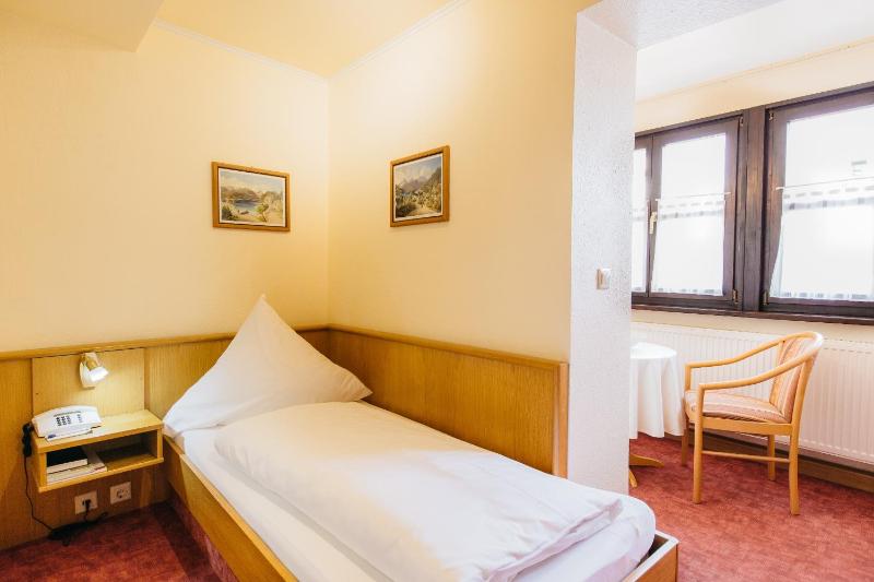 Economy Single Room image 4
