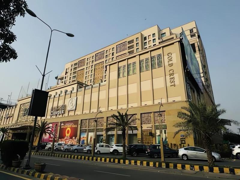 Gold Crest Mall Luxury Apartments by NestNow - image 1