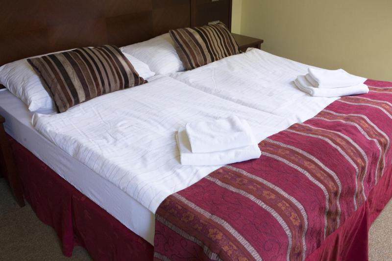 Standard Double Room image 3