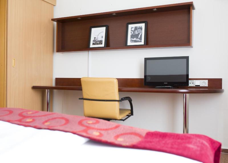 Standard Triple Room image 2