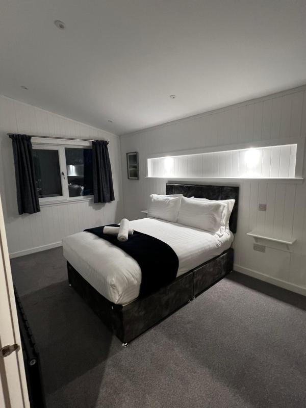 Two-Bedroom Chalet image 4