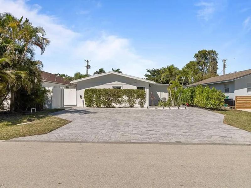 Sand And Sea Bungalow - image 15