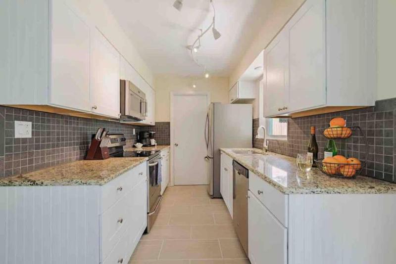 Hevenly Pool House - image 22